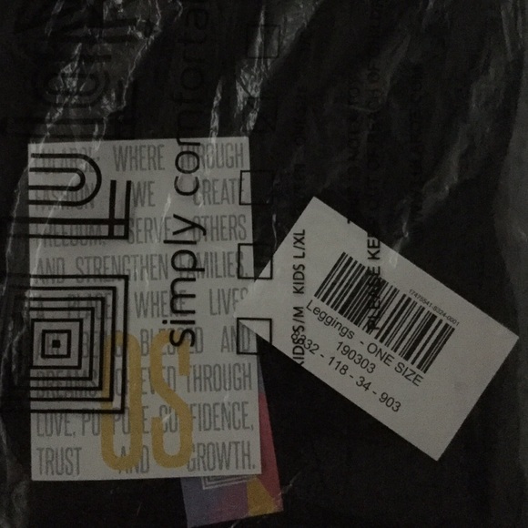 New! “ One Size” Solid Black Leggings LuLaRoe OS - Picture 3 of 4